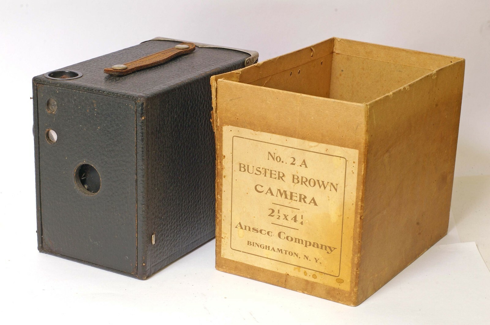 F90324~ Ansco No. 2A Buster Brown Roll Film Box Camera & ½ Box 1910-1924