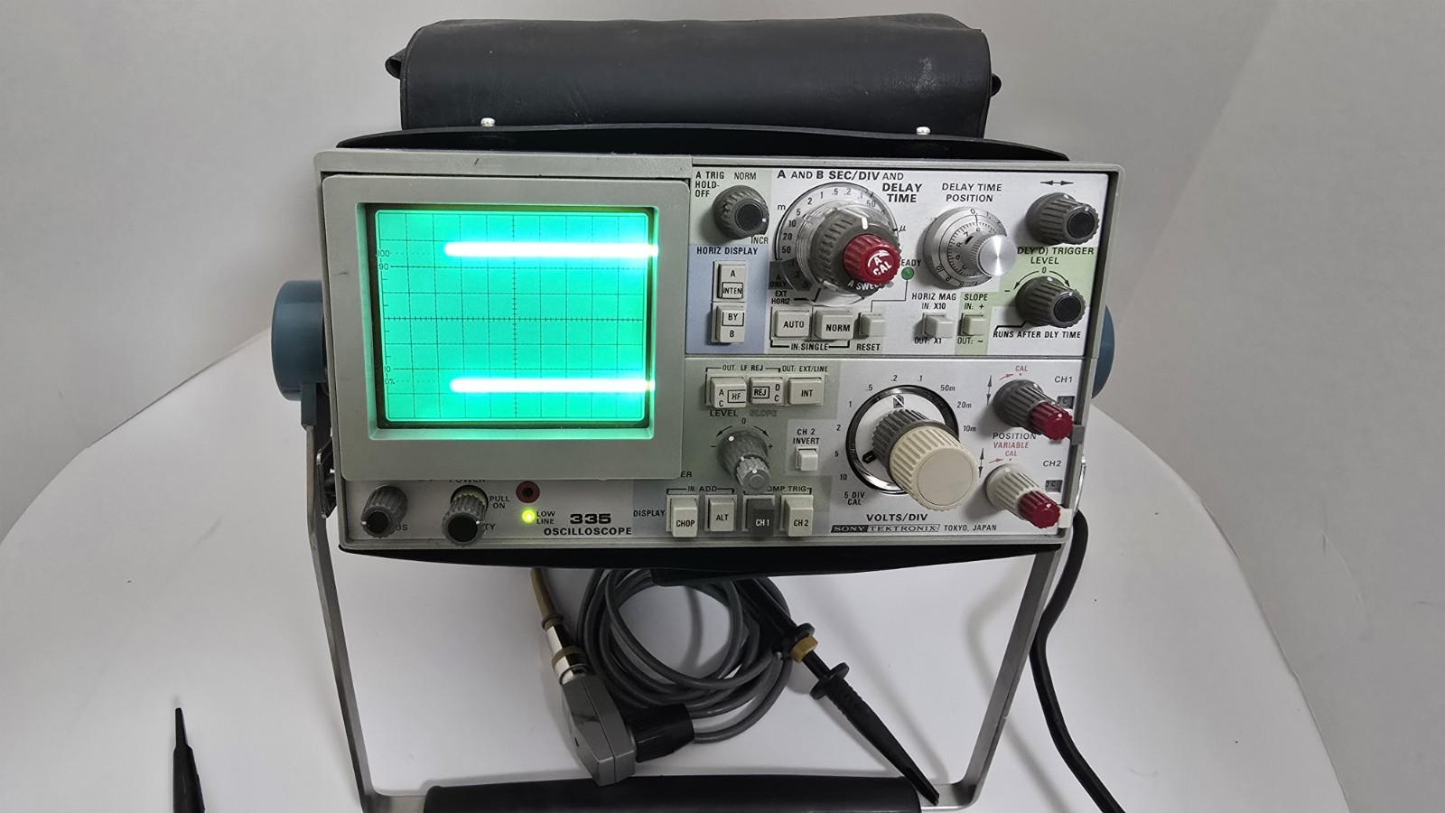 Sony Tektronix 335 Oscilloscope - Dual trace 35MHz small portable W/3 Probes
