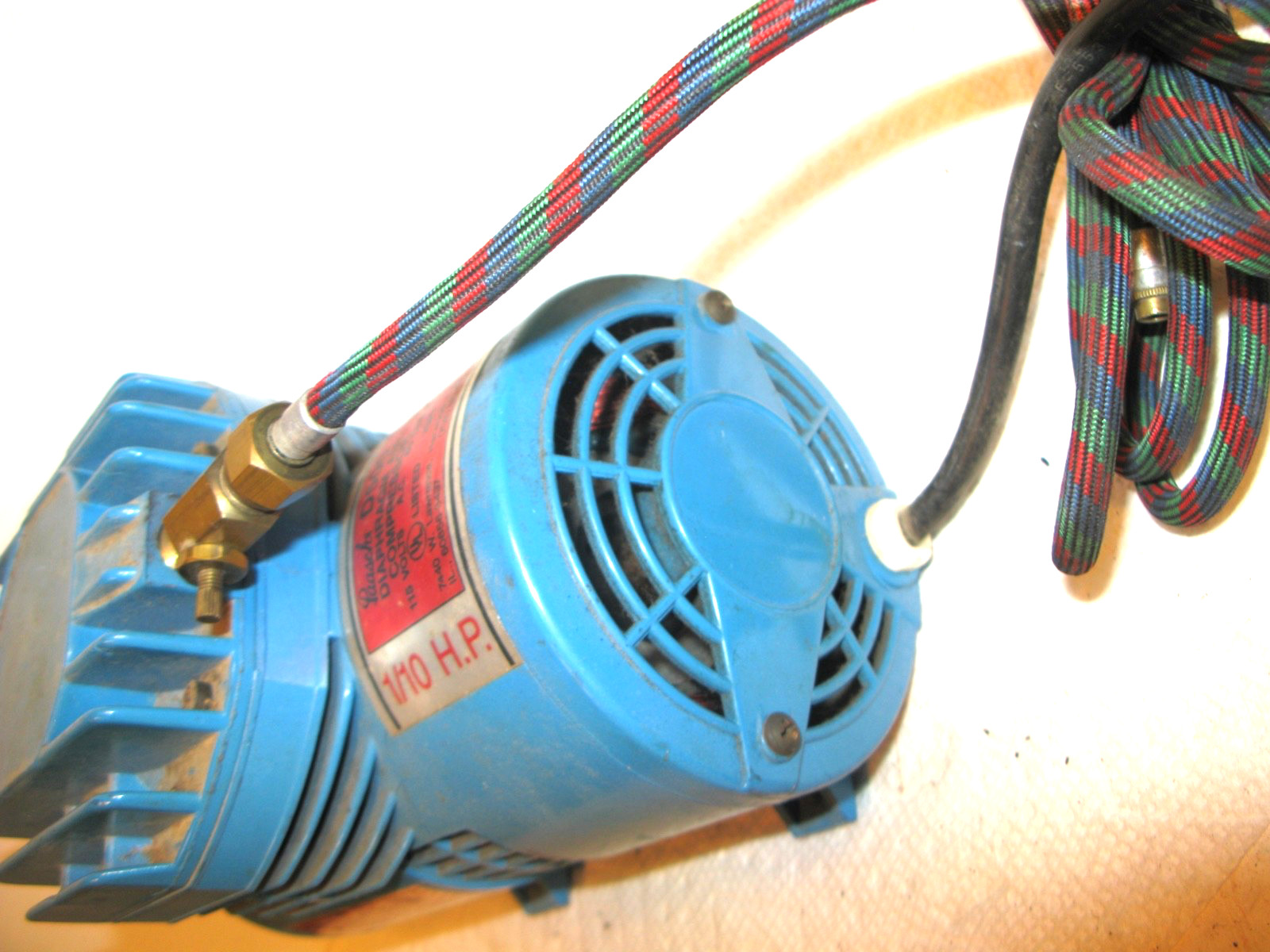 Paasche D500 Diaphragm Air Compressor 115V, 60Hz, 1/10 HP, 3 AMP w/ Air Brush