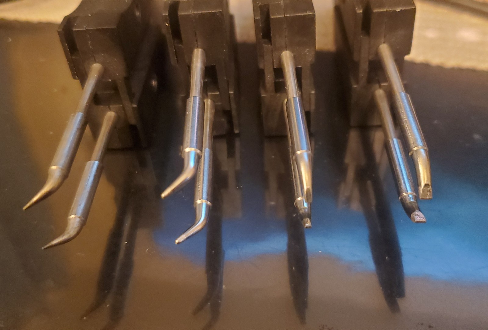 ATTEN ST-1509 Soldering station with 8 tweezer tips and 5 standard tips