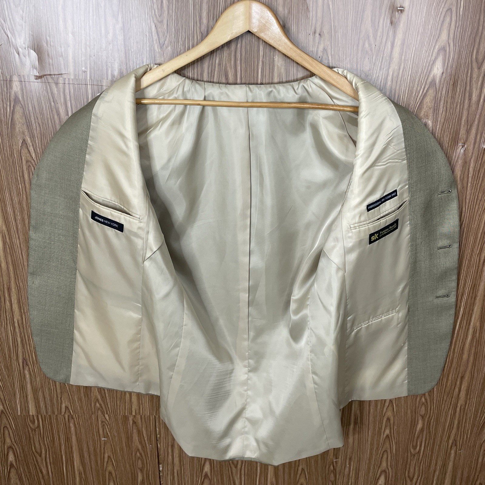 Jones New York 2 Piece Suit Mens 40S 32x30 Beige Solid Wool Silk Three Buttons