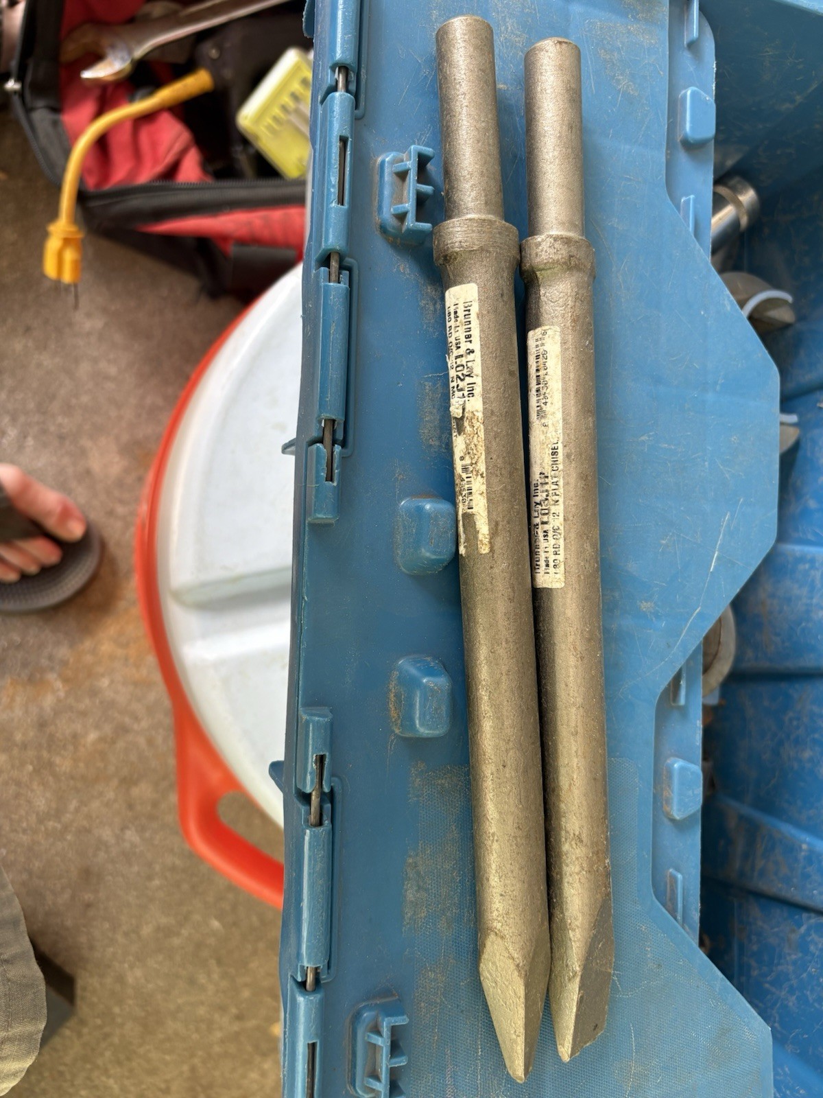 Brunner & Lay Inc. 1 Ea Piece. Flat Chisel & Point Chisel. Used. Tub #8