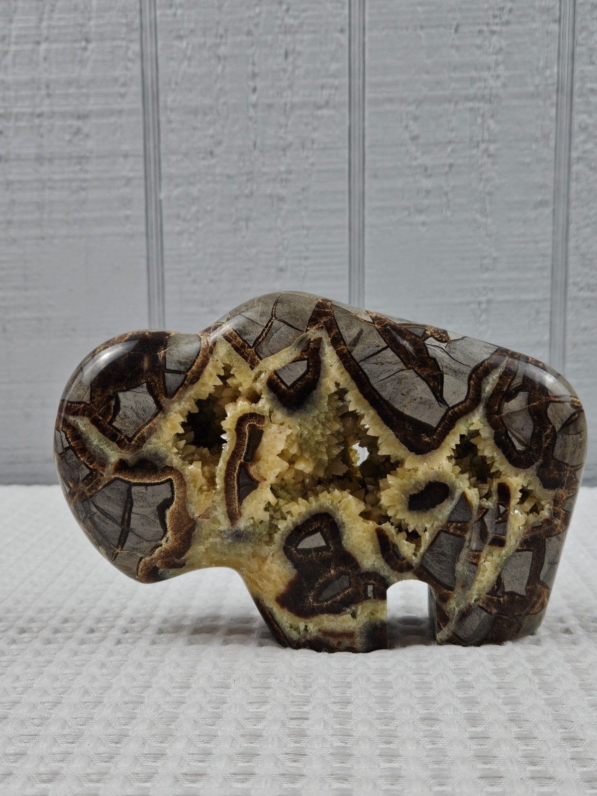 Septarian Nodule Geode Buffalo Bison Carved Natural Stone Crystal Zuni Decor 6"