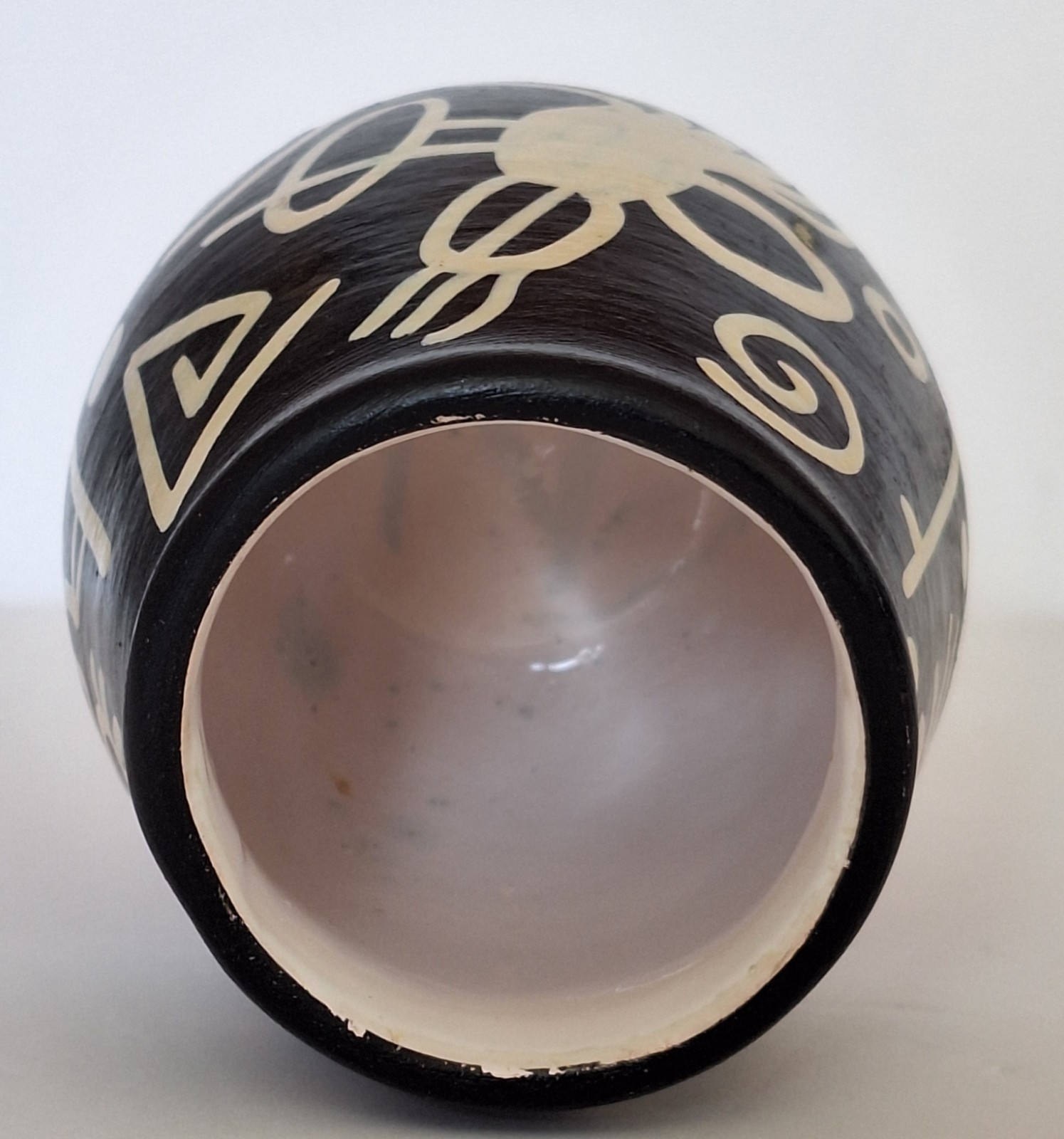 Vintage Peruvian Chulucanas Handmade Pottery Vase 3.5" T Black & White