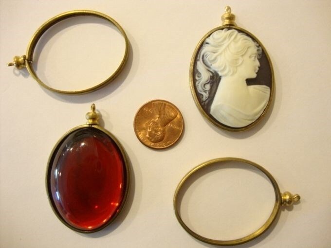 3 VINTAGE BRASS GROOVED EDGE 40x30mm. OVAL SCREW TOP PENDANT SETTINGS 1907