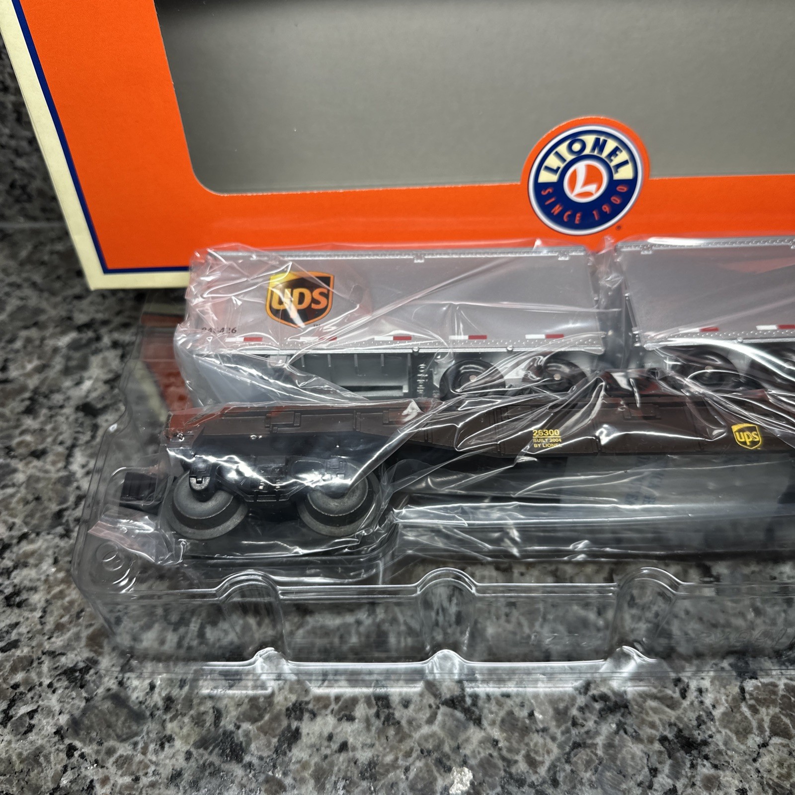 Lionel O Gauge 6-26300 UPS Piggy Back Tralier Flat Car w Box