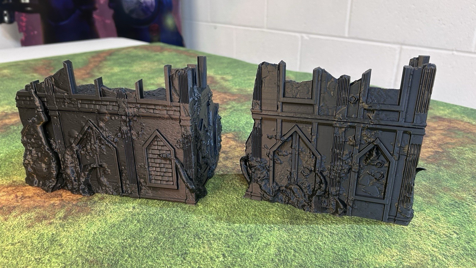 Tabletop Terrain - Infected Ruins - Perfect for Warhammer 40K/Fantasy: 12 pcs
