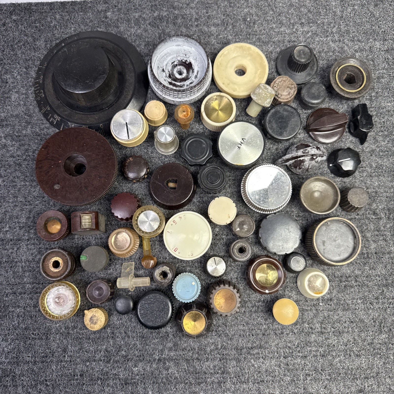 50+ Vintage Radio / TV / Equipment Knobs Used Midcentury Plastic Bakelite LOT