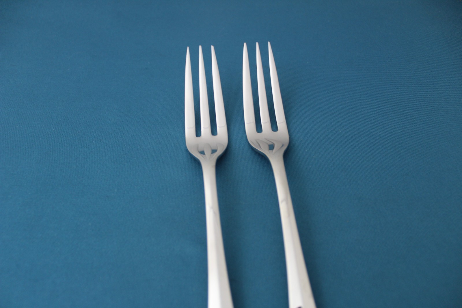 2 Dinner Fork Gorham COLONIAL TIPT 18/8 Stainless Japan LIGHT Use 8"