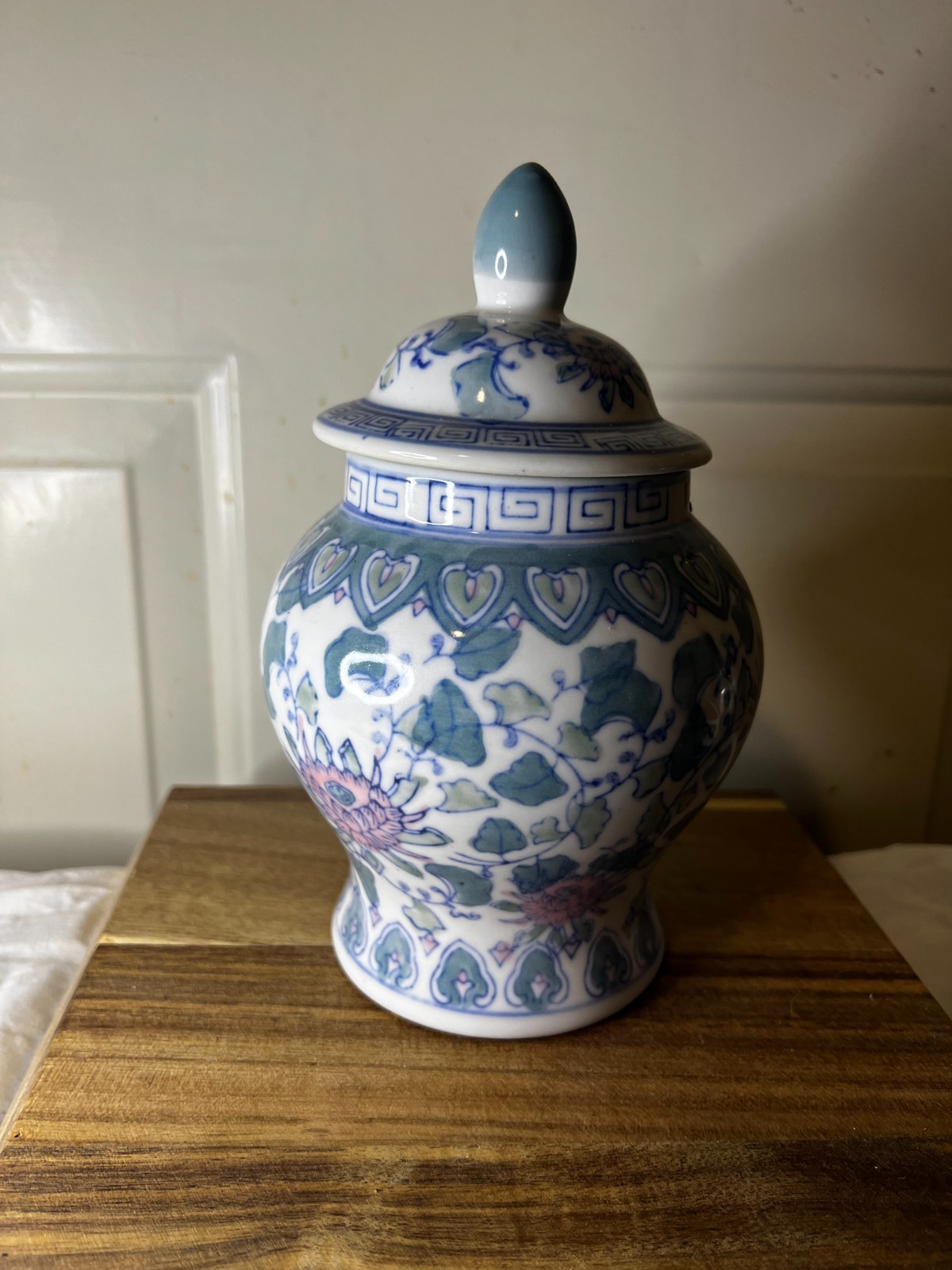 Vintage Chinese Blue Green Floral Pattern Porcelain Ginger Jar With Lid