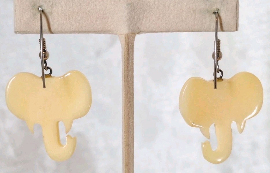 VTG Artisan Handcarved Dangle Drop Pierced Earring Elephant Head Resin Celluloid