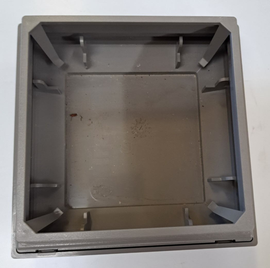 USED TREX TRANSCEND GRAVEL PATH 4 X 4 FLAT POST SLEEVE CAP 4.5 x 4.5 PGPSQCAP4X4