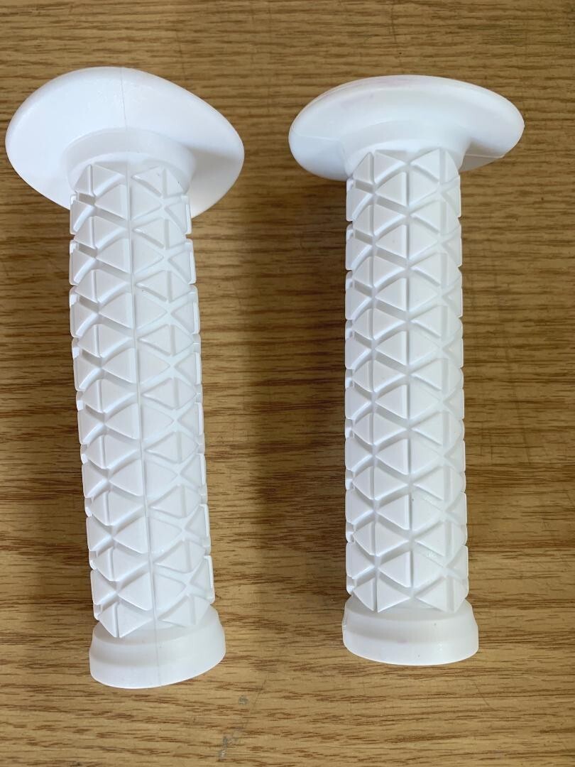 WHITE Old School BMX Bike Seat Hard Shell Viscount Dominator with Grips New