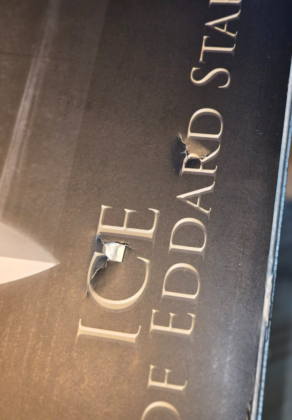 Original Game of Thrones Eddard Stark ICE Sword Replica HBO Licensed RARE w/box