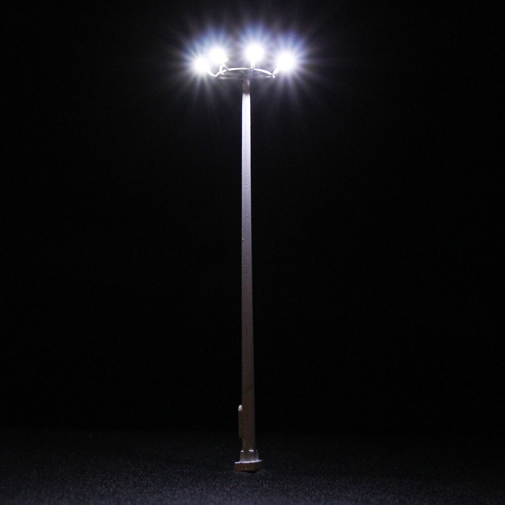 4pcs N Scale Plaza Lamps Playground Crossing Street Lights Four-leds 9cm