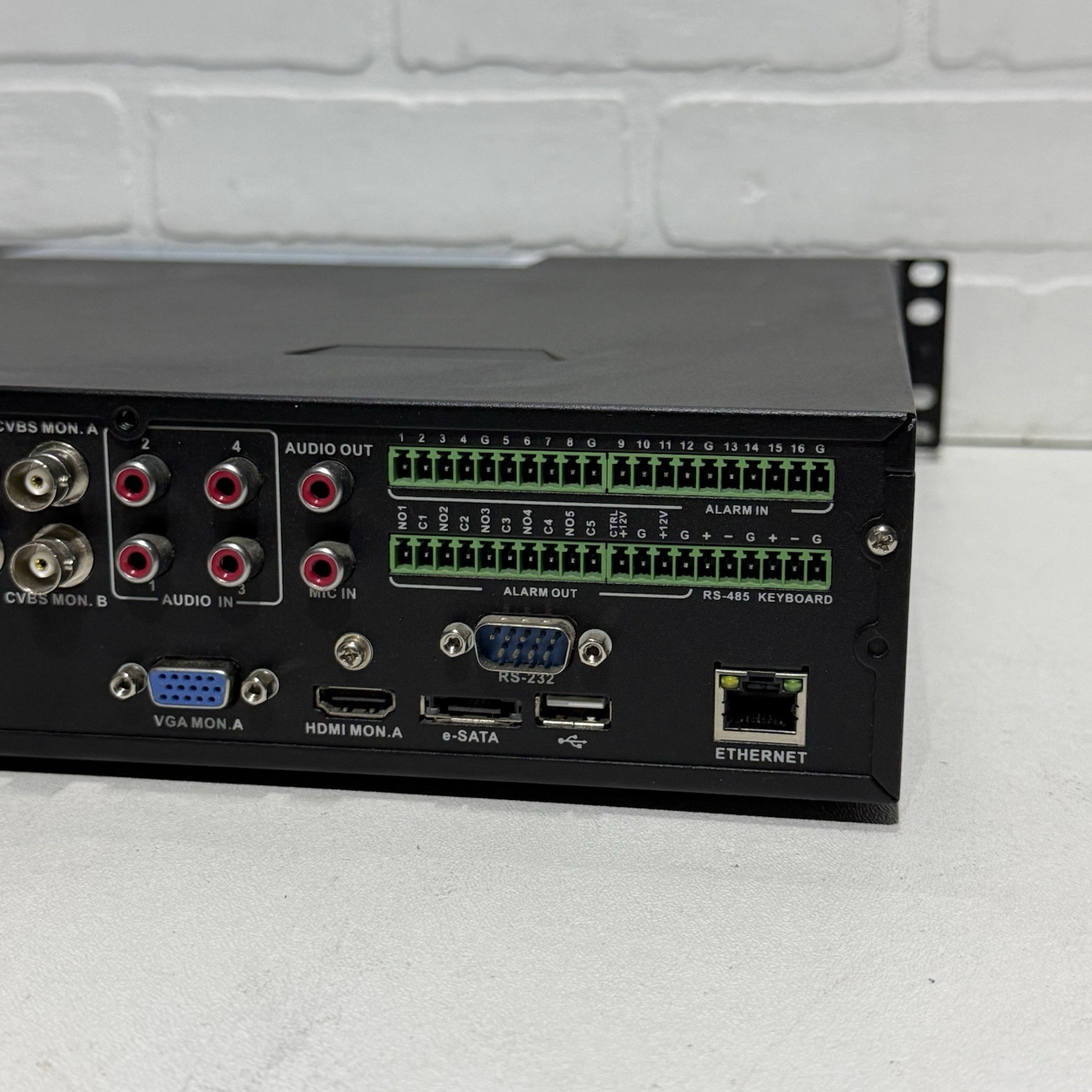 Bosch DIVAR 5000 - 16A200 Digital Video Recorder 16-Channel DVR