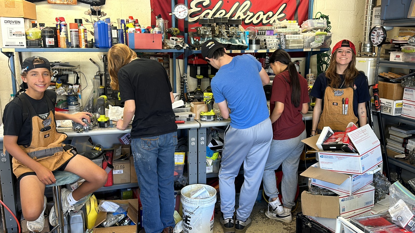 Edelbrock Remanufactured Carburetor 750 CFM Manual Choke # 1407