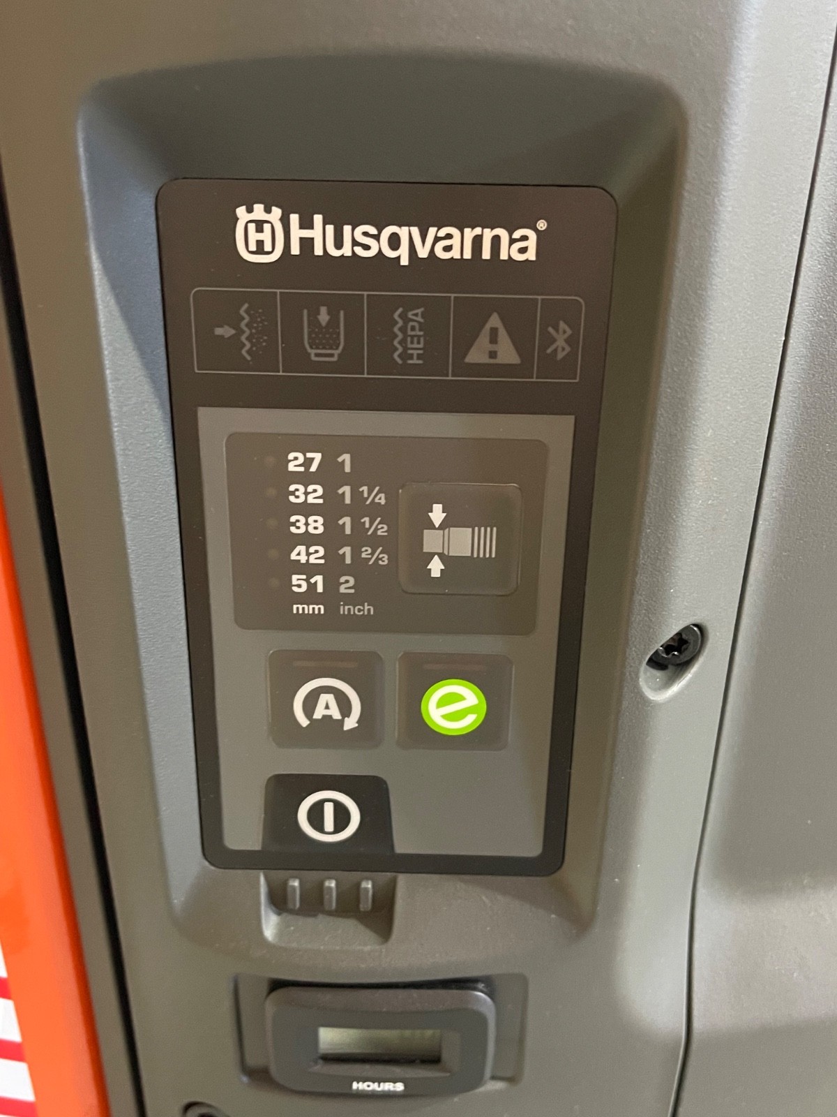 Husqvarna DE 110 H Single Phase 1.5HP HEPA Dust Extractor Vacuum 120V 124cfm