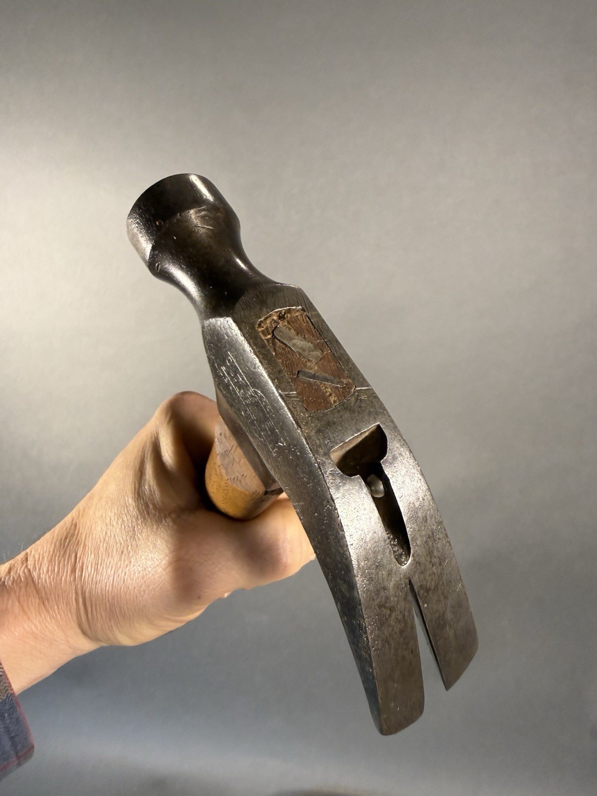 Nice Vintage Cheney Nail Holding Straight Claw Hammer. Very Clean Condition.