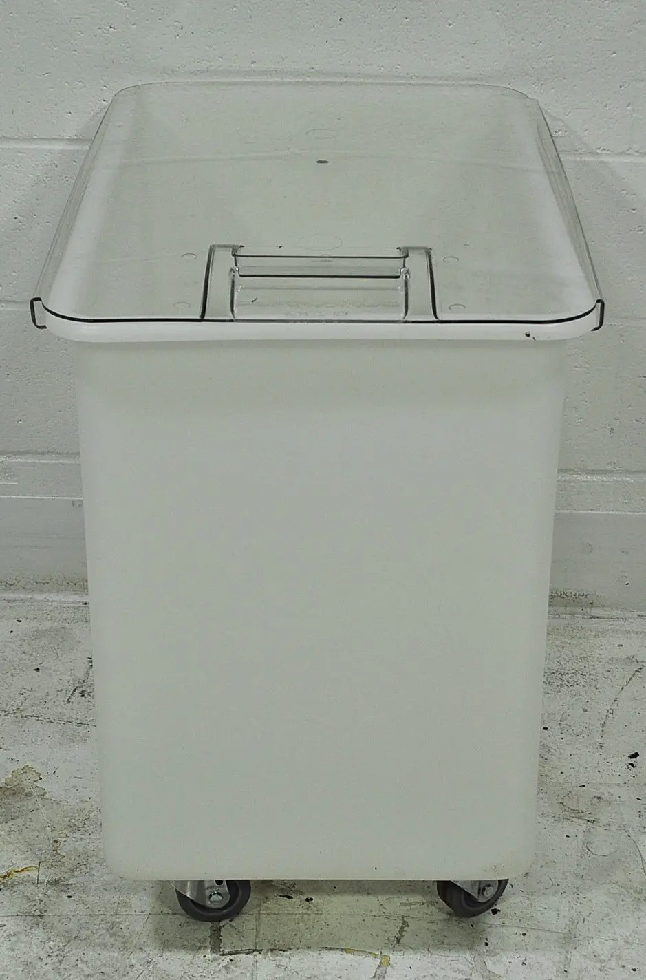 Cambro IB44148 42.5 Gallon White Flat Top Mobile Ingredient Storage Bin