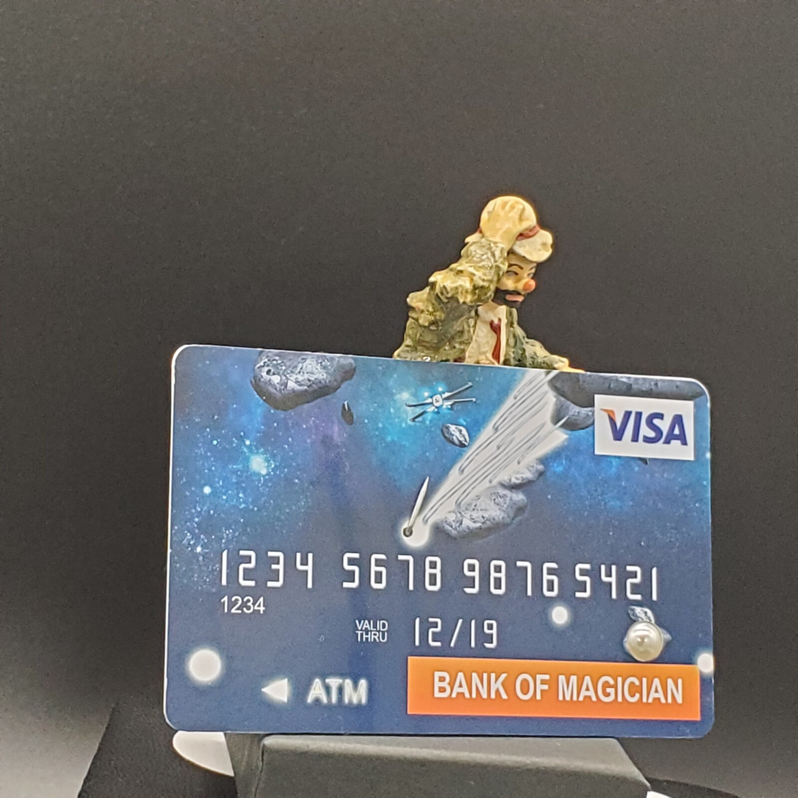 Floating Cigarette On Credit Card Magic Trick T8