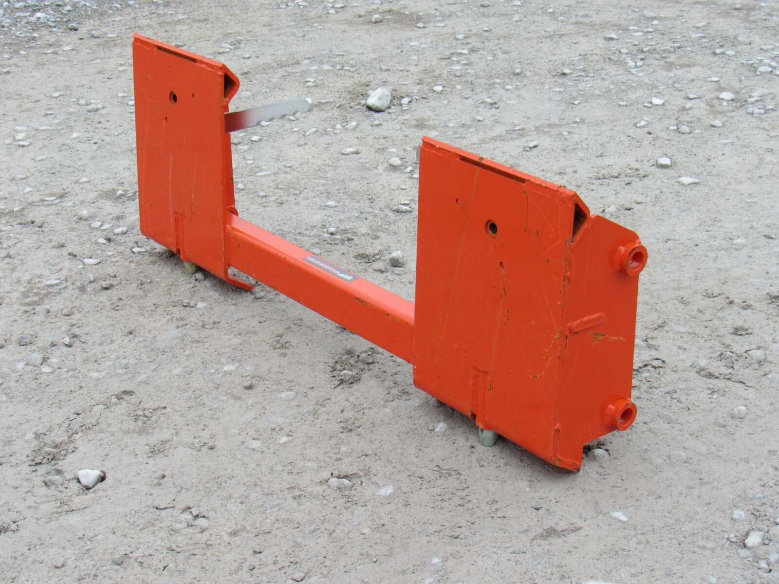 Kubota Tractor LA524 and LA525 Loader to Skid Steer Quick Attach Adapter 835160