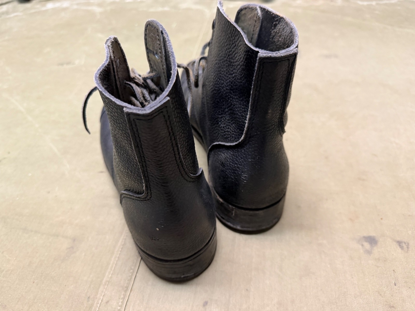 WWII BRITISH CANADIAN COMMON WEALTH COMBAT FIELD LOW BOOTS- SIZE 11