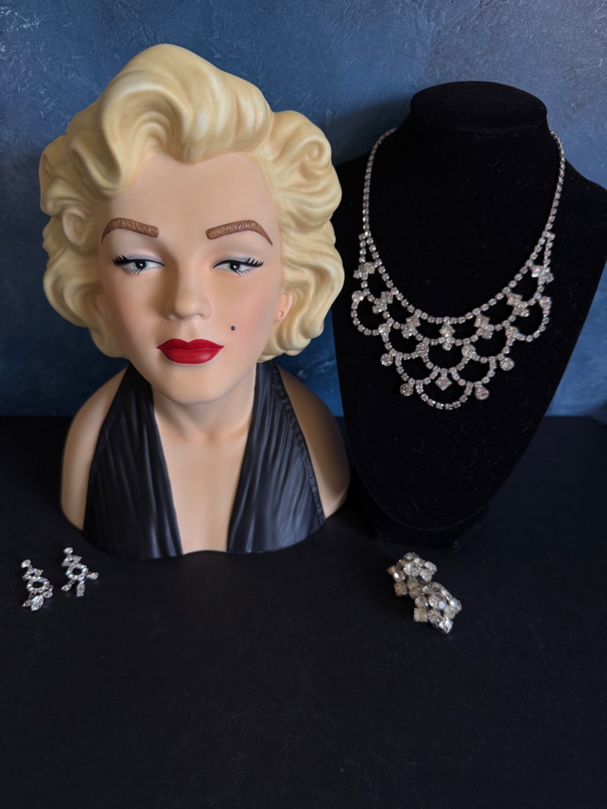 VINTAGE LADY HEAD VASE CONVENTION MARILYN MONROE 10” & VINTAGE NECKLACE/EARRINGS