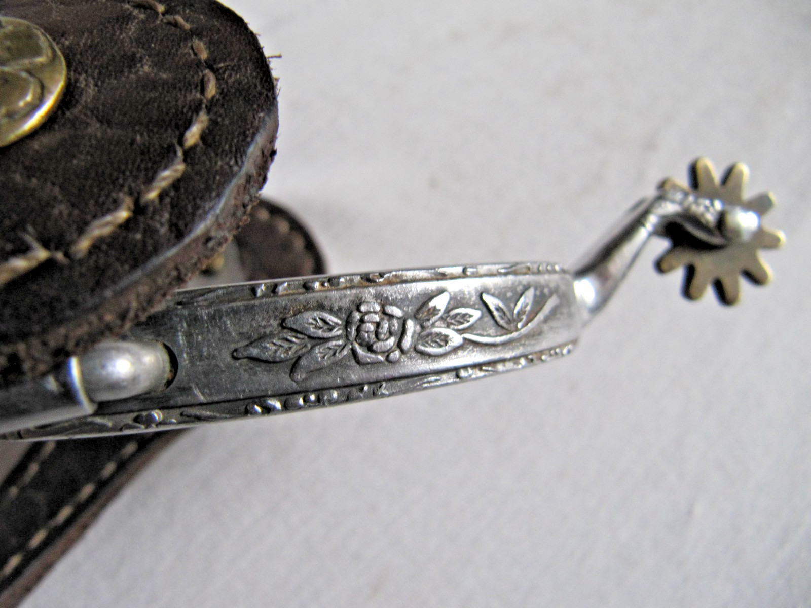 Ladies Rose Floral Engraved Stainless Western Rowel Spurs w/ Leather Straps