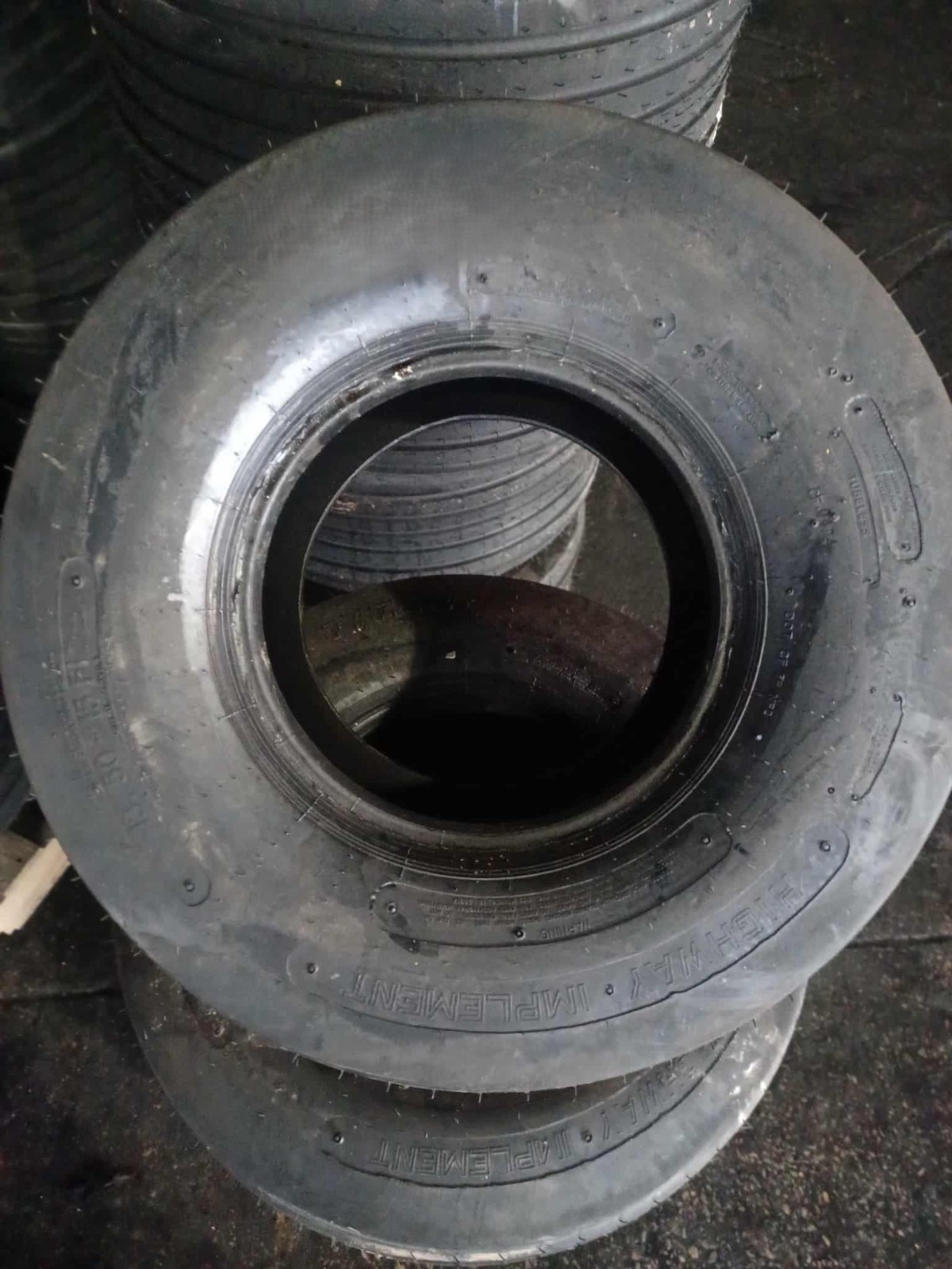 31x13.50-15 TIRE NEW OVERSTOCKS 8PLY F-1 HIGHWAY IMPLEMENT 31135015 31 13.50 15