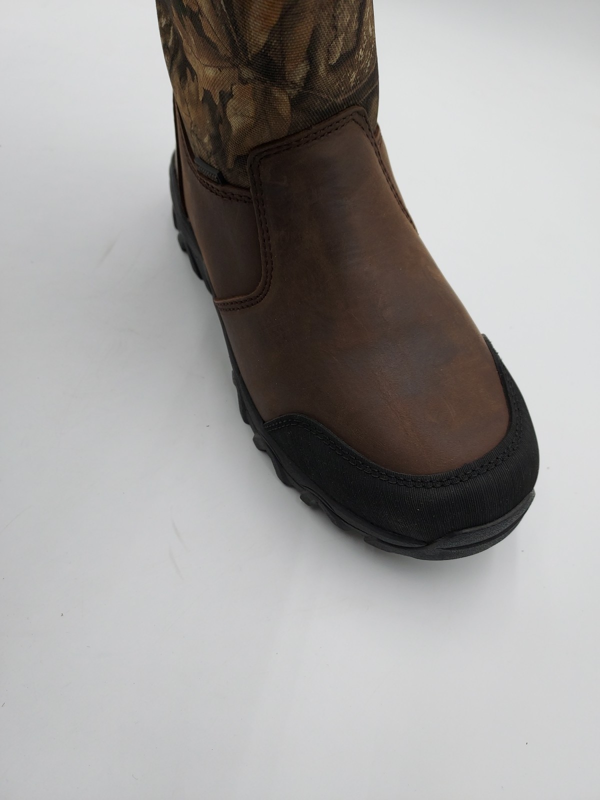 Magellan Outdoors Men's Sz 7D Snake Shield Armor 3.0 Realtree Edge APX (K4-D5)