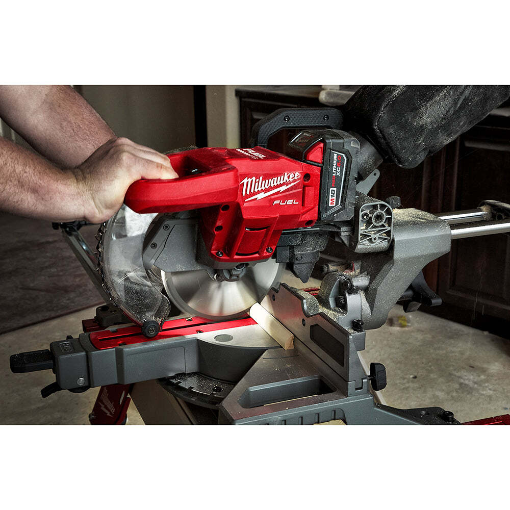 Milwaukee 2733-21 M18 FUEL 18V 7-1/4-Inch Dual Bevel Sliding Miter Saw Kit