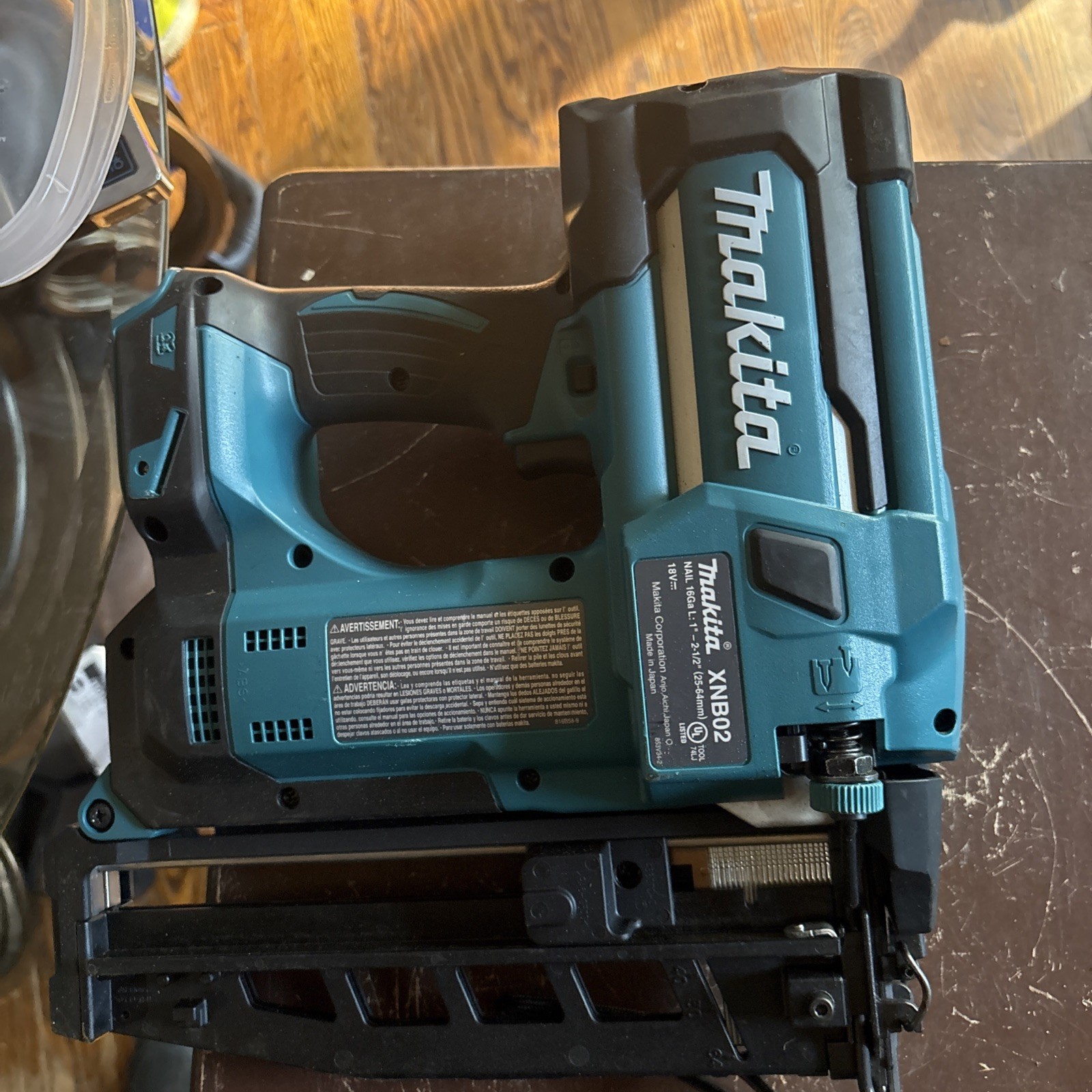 Makita XNB02Z 18V LXT 16-Gauge Cordless 2-1/2 in. Straight Finish Nailer