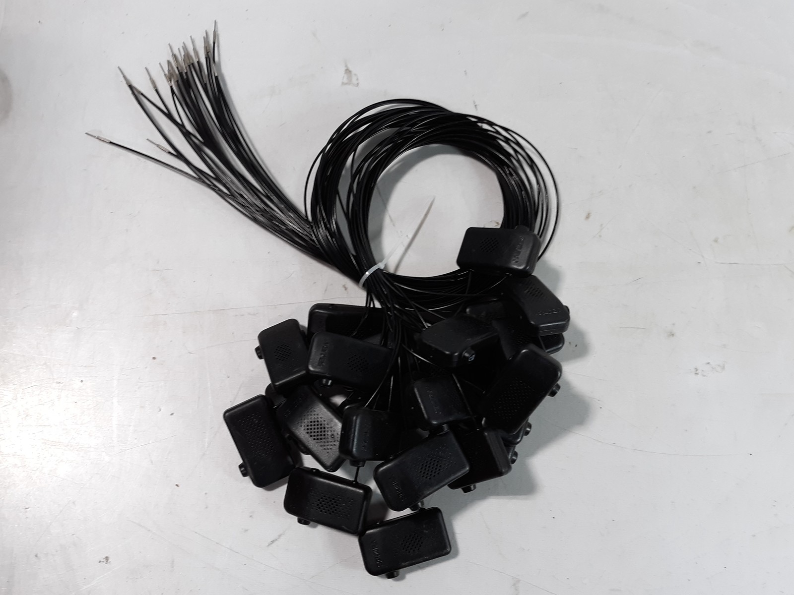 Sekura Dual AM/RF Mini LynxLoc CX 2-Alarm With 47” Black Super Lock Qty. 25