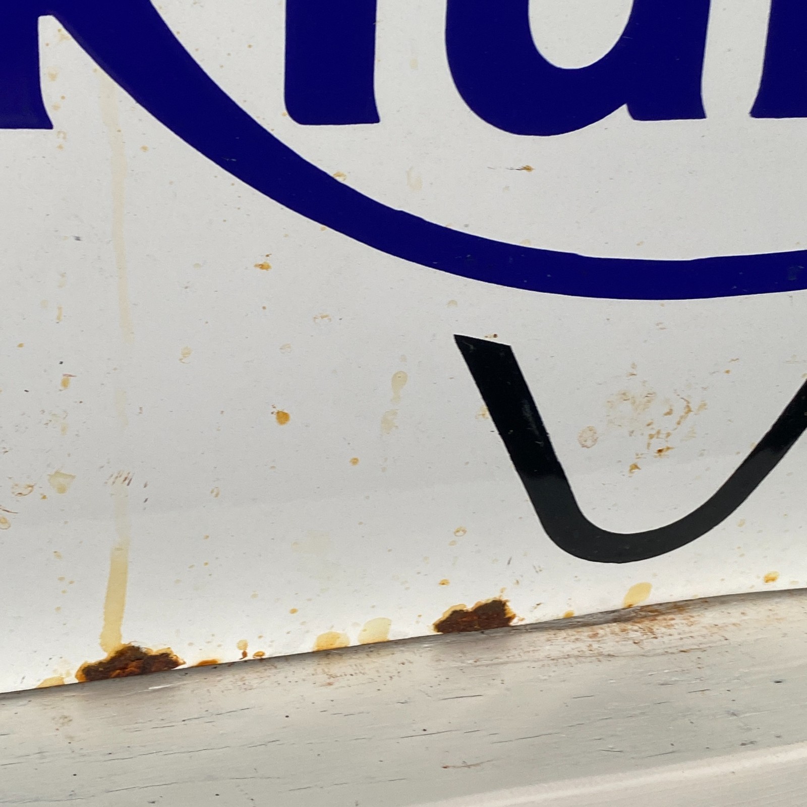 Triumph Enamel Sign - 40x30cm (15.7x11.8") - Retro Motorcycle Dealership Signage