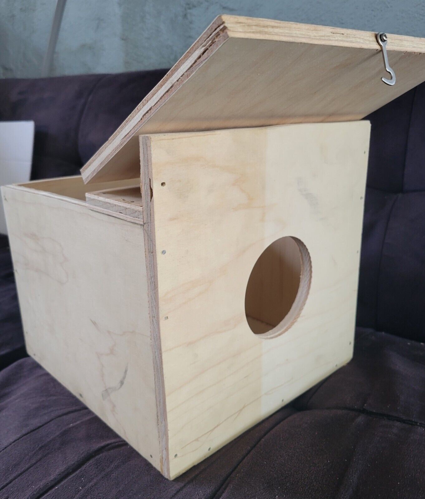Nest Box (8"x8"x6") For Lovebirds, Australian parakeets, finches