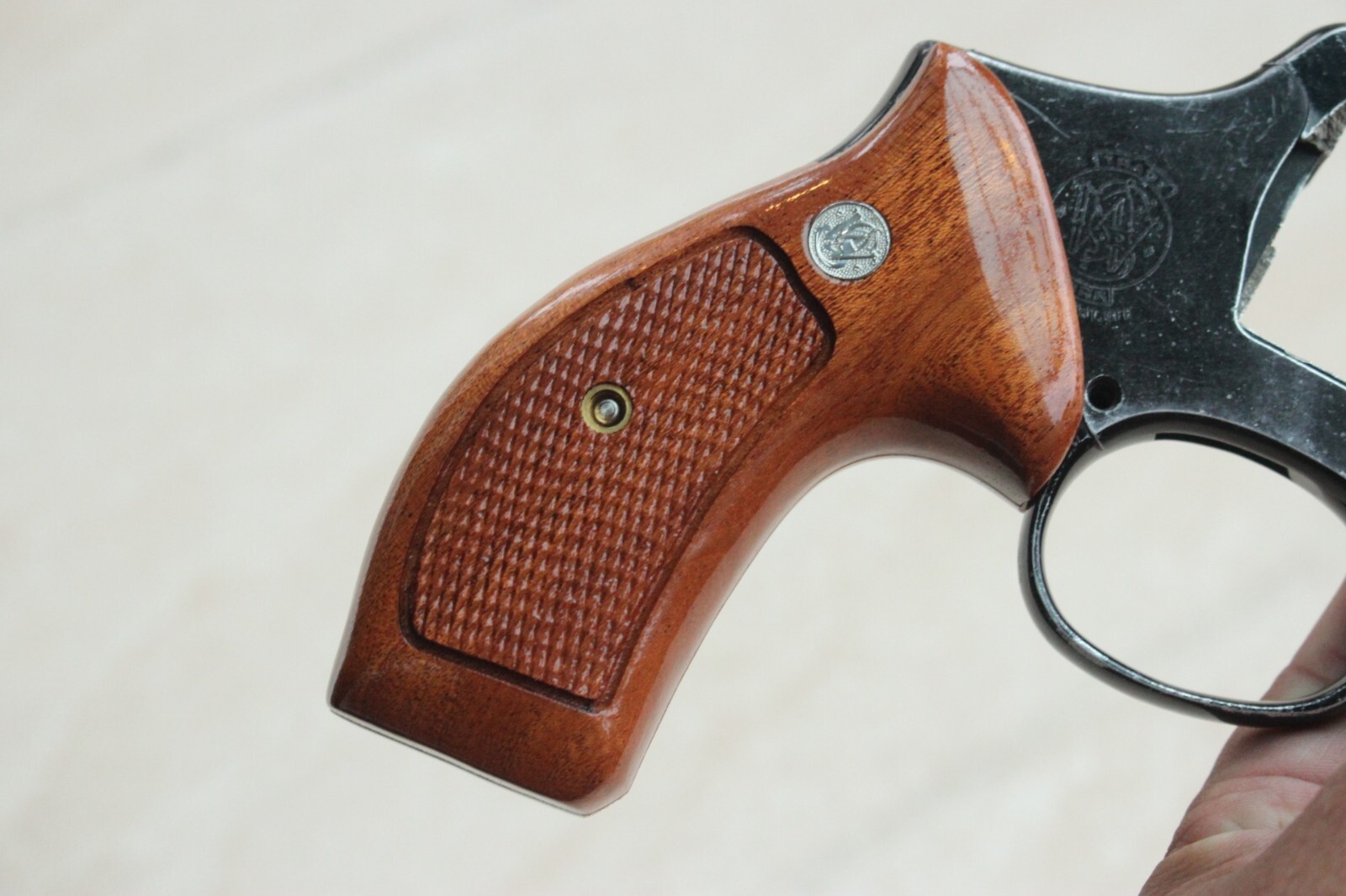 TARGET GRIPS FOR S&W K, L FRAME MODEL 686, 66 ROUND BUTT SAPELE WOOD # RANDOM