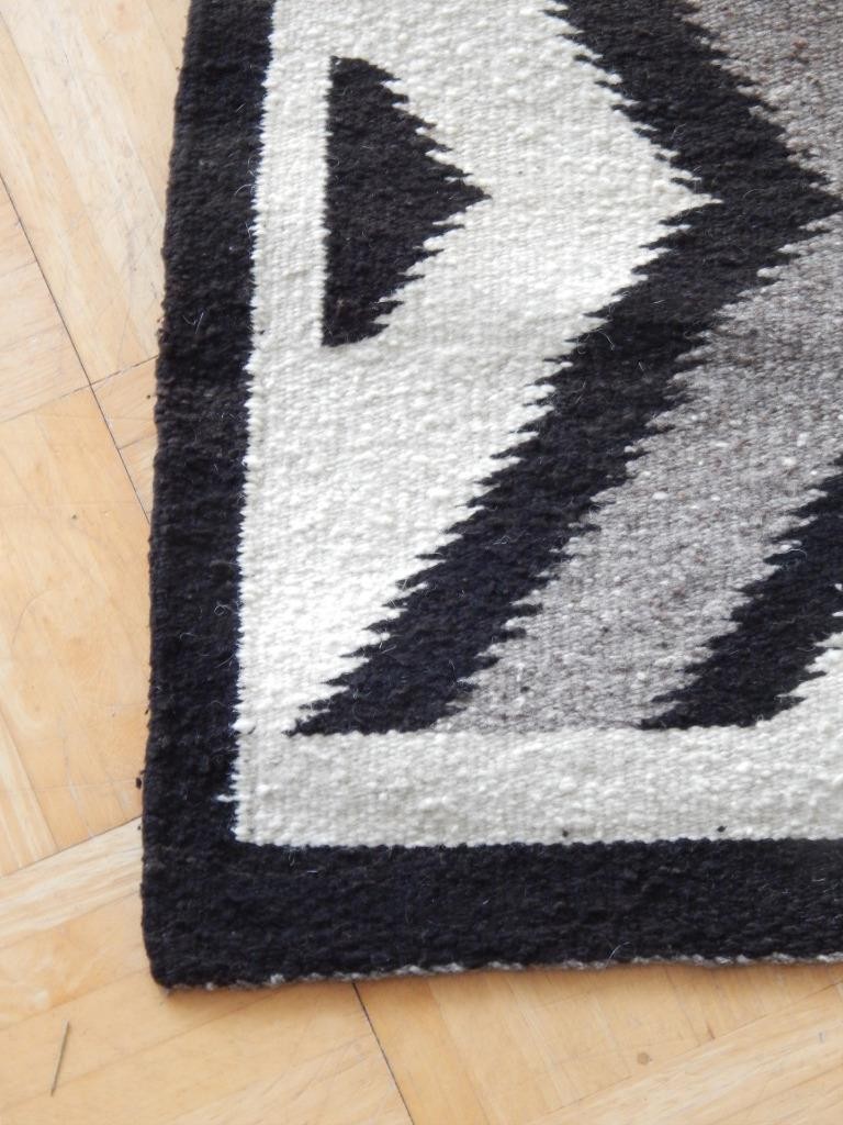 VINTAGE NAVAJO RUG WEAVING - ALL NATURAL DAZZLER - CLEAN AND NICE 28.5x36.25"