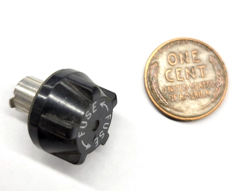 FUSE-CAP-1 (2PCS) " FUSE-FUSE " TWIST LOCK STYLE FITS 3AG SIZE FUSES * BLACK *