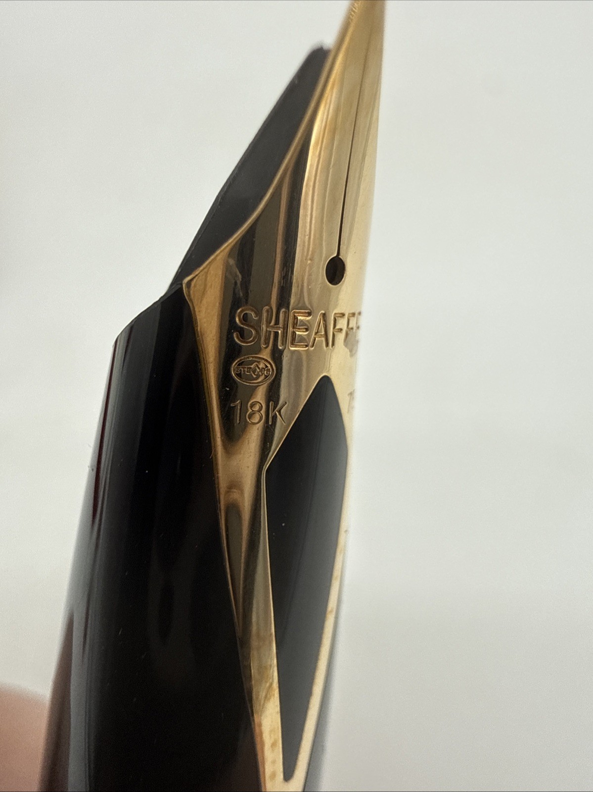 Sheaffer Legacy Fountain Pen NIB Marked 18K 750 With Casr Cartridges and Papers