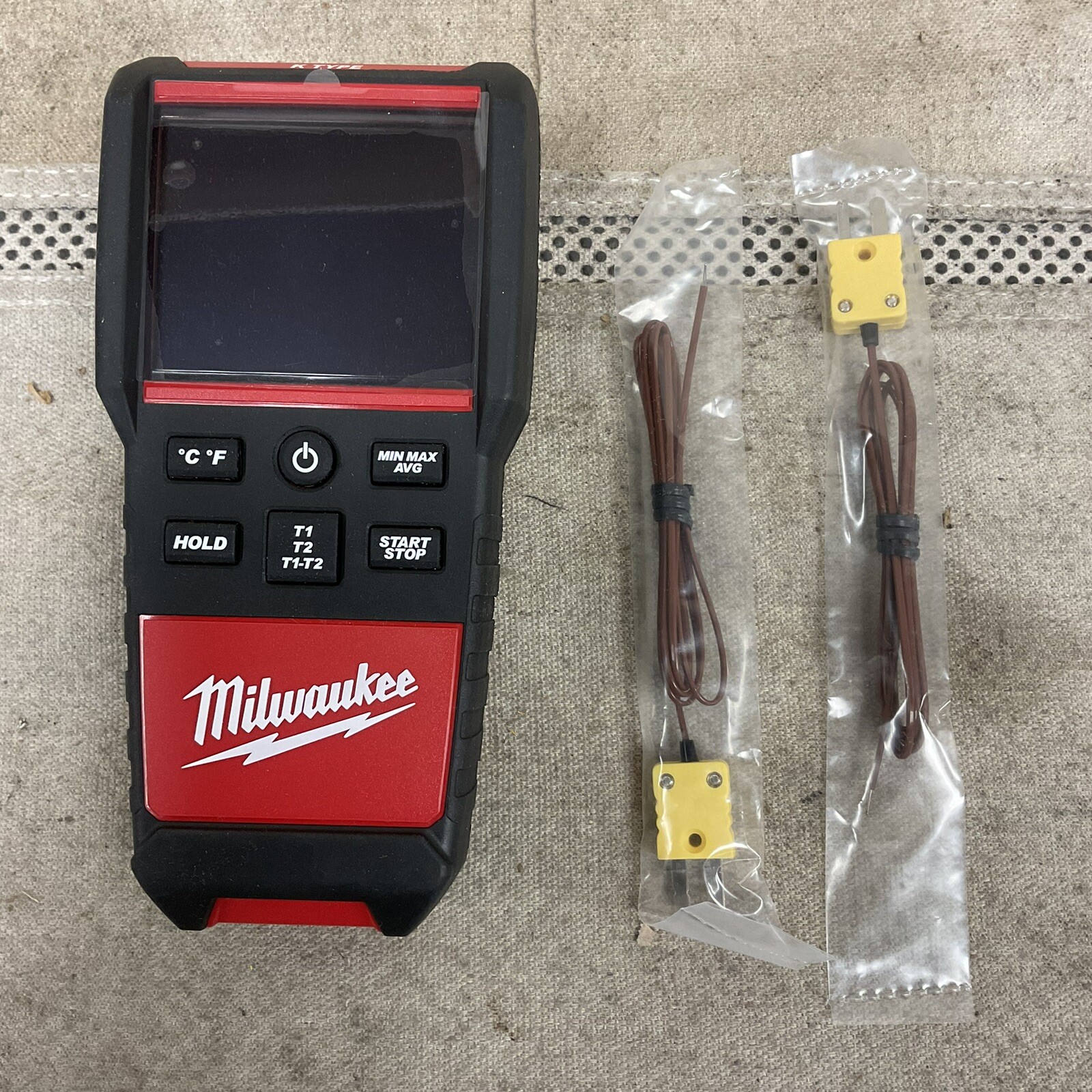 MILWAUKEE 2270-20 Thermocouple Thermometer 1 Channels 0.1°F/0.1°C ±0.1% Accuracy