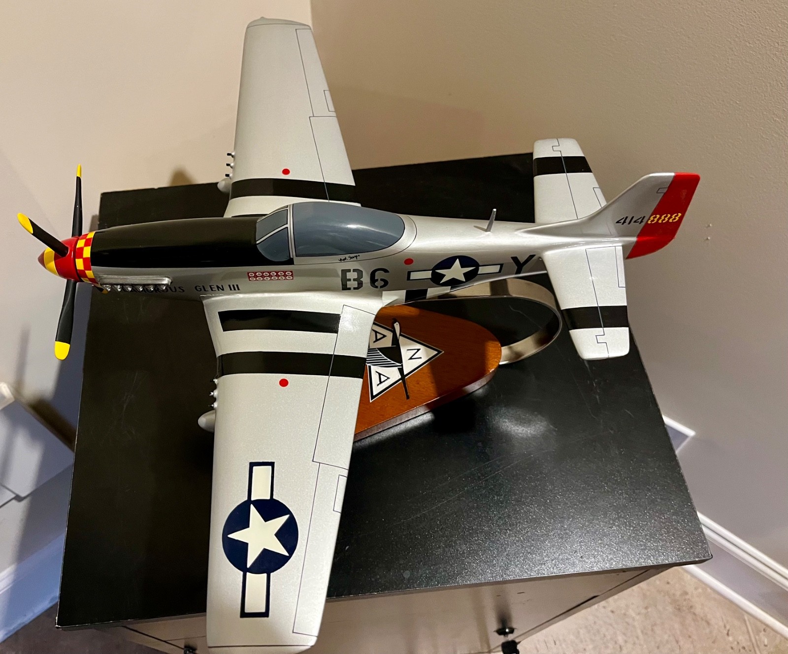 G51 MUSTANG GLAMOROUS GLENN 15" X 18" - PACIFIC AIRCRAFT - MAHOGANY WOOD MODEL