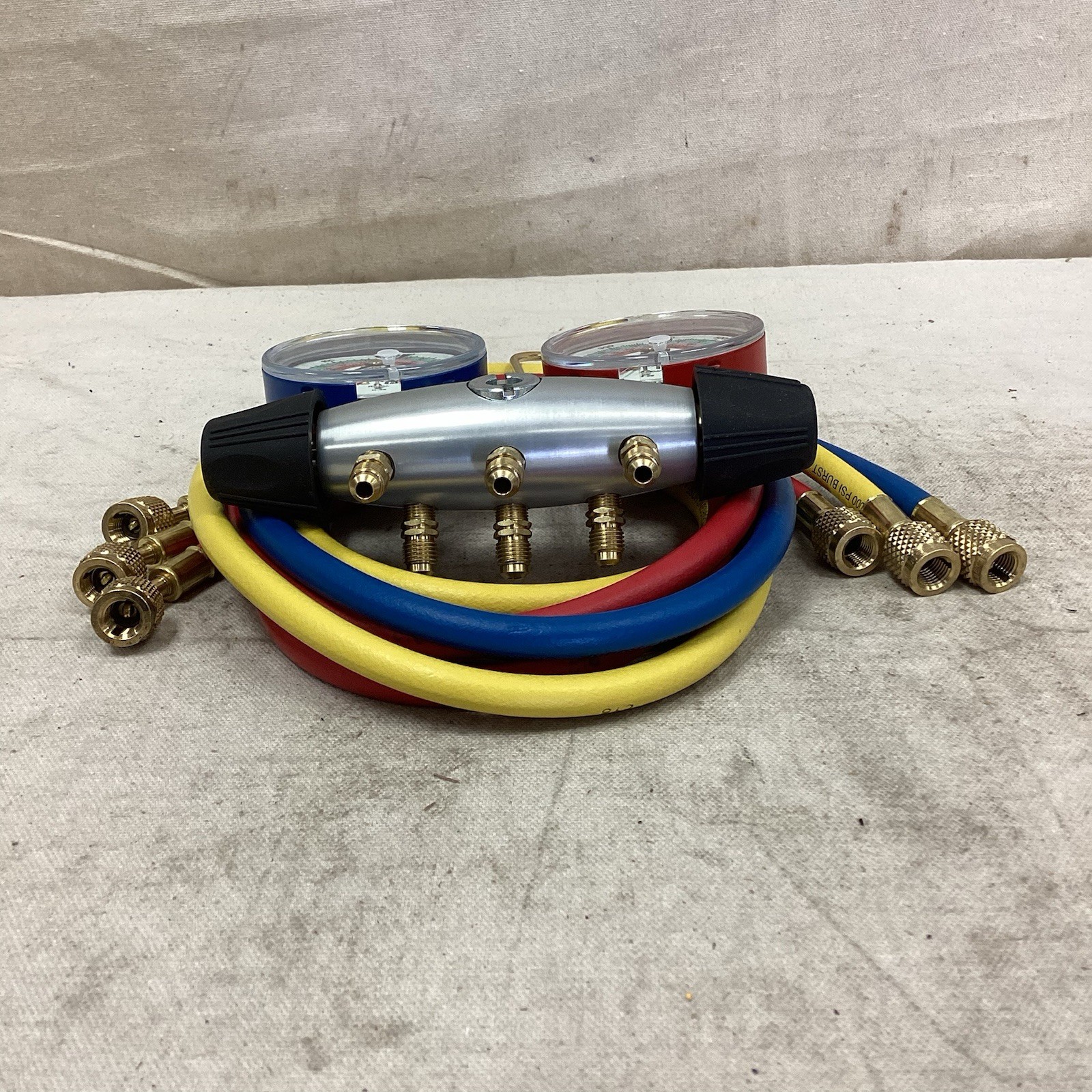 JB INDUSTRIES 24233 Manifold Gauge Kit 2 Valves 3 Hoses 3 1/8" Gauge