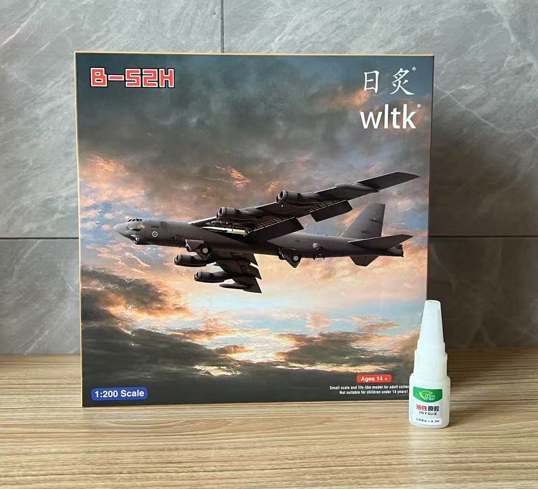 WLTK USAF B-52H Stratofortress Heavy Bomber 1/200 Diecast Aircraft Model