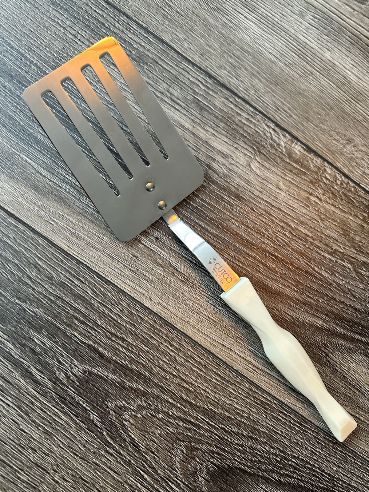 CUTCO Spatula Slotted Turner Flipper Pearl White Handle 12 inch Vintage 17 JI