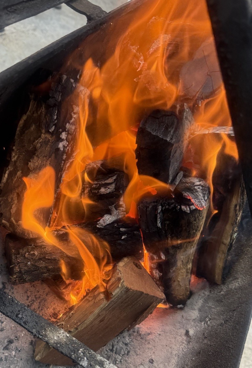 BBQ Mesquite Wood Chunks-Raw Smoking Wood for Grilling Or Smoking. About 28 Lbs