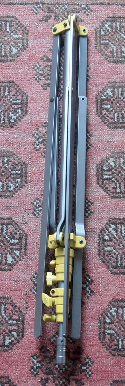 Lowel Uni- Light Stand For  Lowel Tota and Omni and Other  Lights or Reflectors