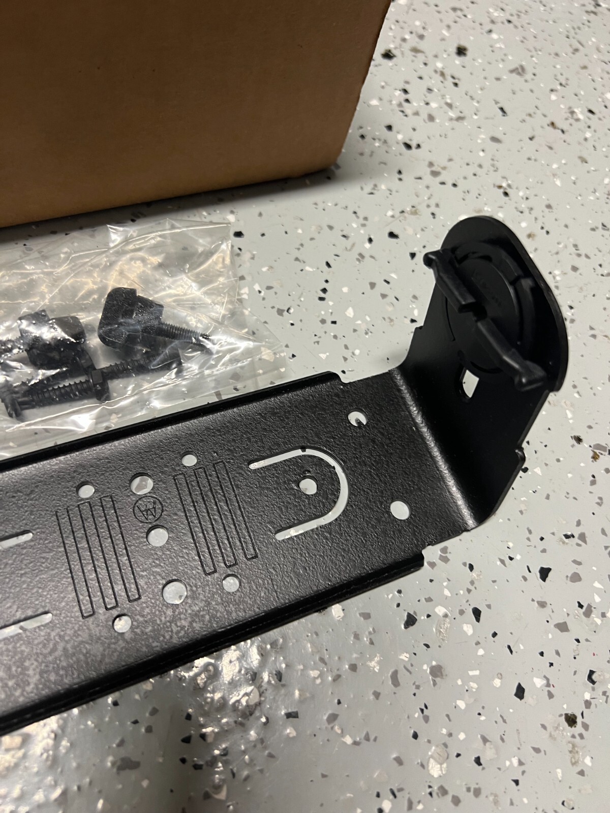 Motorola HLN6861D Mobile Radio Mounting Bracket XTL1500 XTL2500 XTL5000 APX NEW