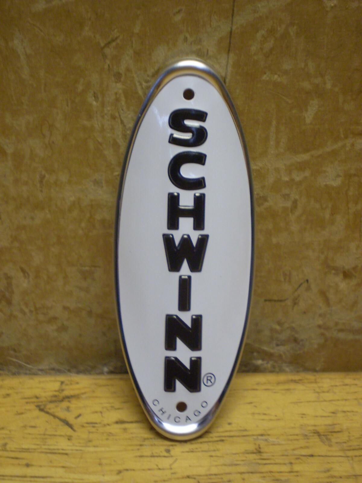 Schwinn Stingray White Bicycle Badge & NOS  Screws Krate Cruiser Lightweight &&