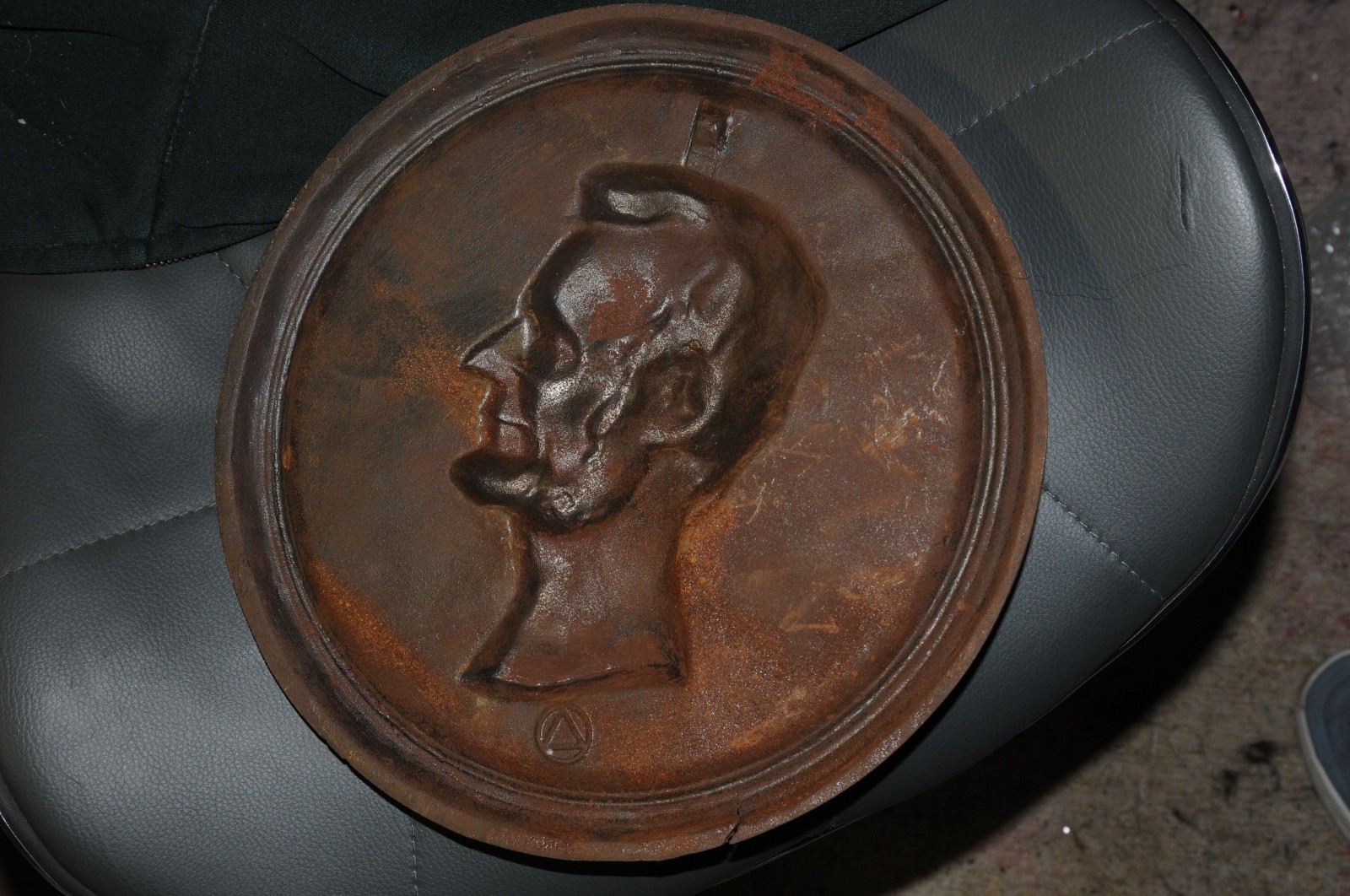 Vintage Cast Iron US President Abraham Lincoln Portrait Raised Relief Plaque ..